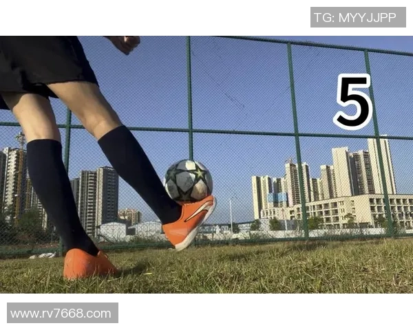 球星如何掌握足球弧线技巧 打造完美弧线球的秘诀与训练方法