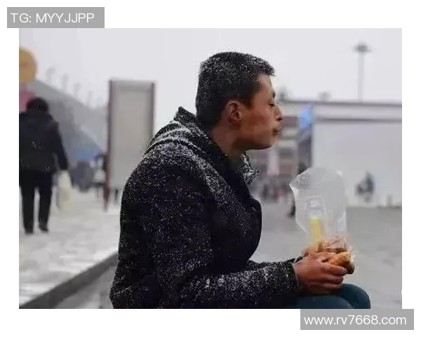 足球巨星街头偶遇穷人伸出援手温情一幕感动无数人